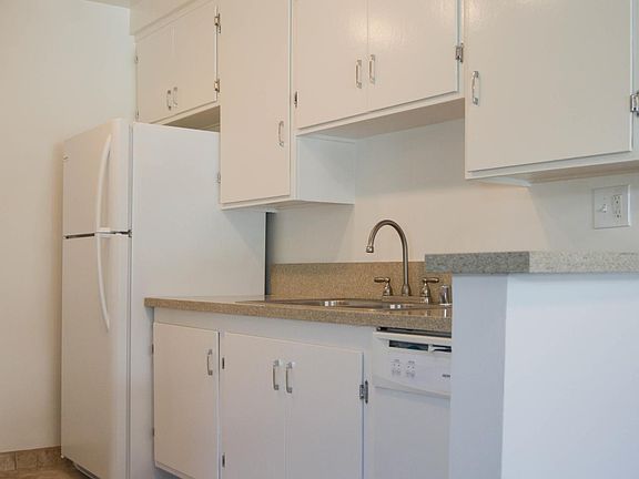 5th image of 1312 Amherst Ave APT 6