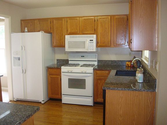 Large kitchen w/ hardwood floors