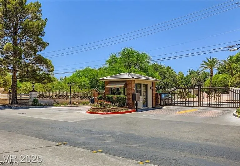 7082 Mira Vista St — Photo 5