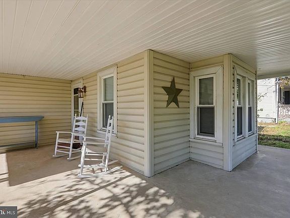 4th image of 15653 Clear Spring Rd
