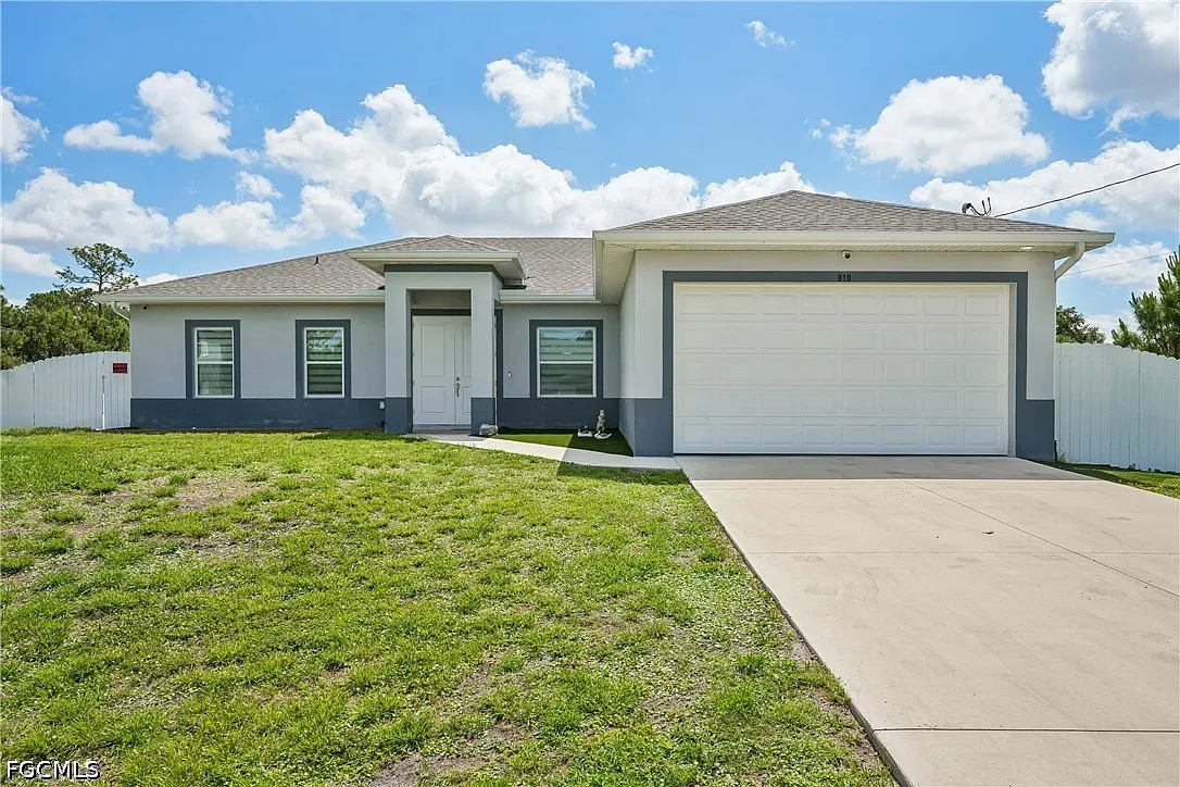 3 bed, 2.0 bath, 1621 sqft, $2,700 — Photo 1