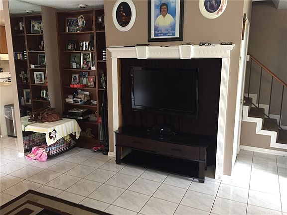 3rd image of 14071 Van Nuys Blvd Unit 2