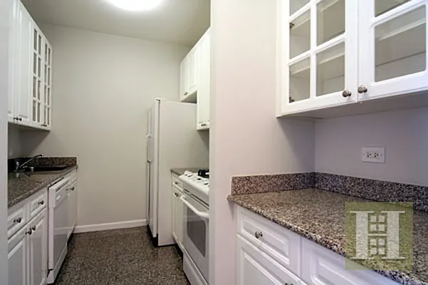 Rented by Halstead Real Estate | media 29