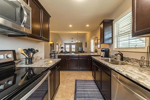 Chandler Pointe Townhomes — Photo 2