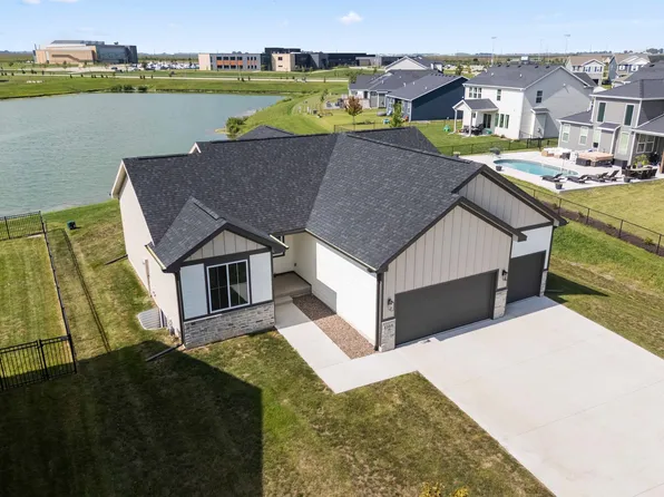 1315 NW Yorktown Dr, Waukee, IA 50263