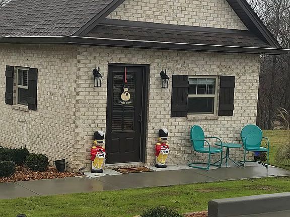 5th image of 3070 Wedgewood Dr