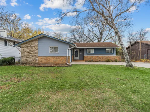 233 Redwood Ave, Elk Grove Village, IL 60007