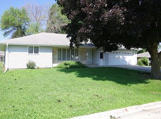 1013 Maple Dr, Manning, IA 51455