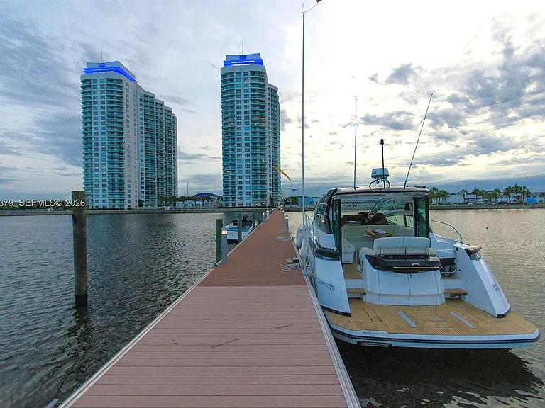231 Riverside Dr #510 — Photo 36