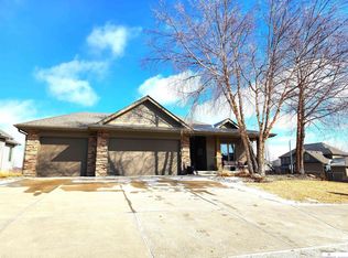 725 S 200th St, Elkhorn, NE 68022
