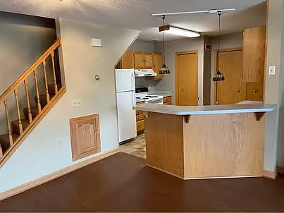 2 bed, 1080 sqft, $1,750 — Photo 2