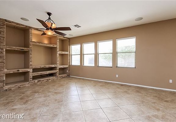 02-LivingRoom