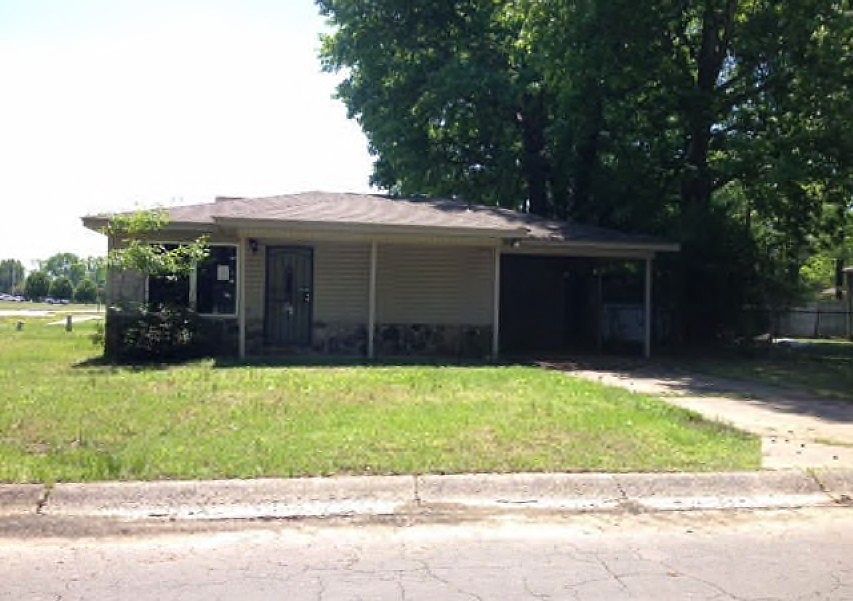 2nd image of 33 Charlotte Cir