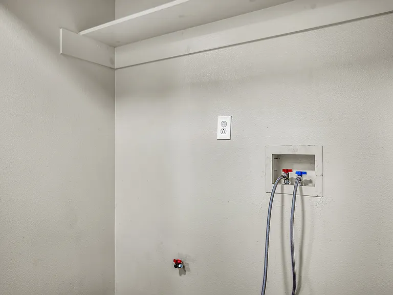 5243 Huntington Dr N #5 — Photo 12