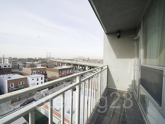 2nd image of 2515 Crescent St APT 6B