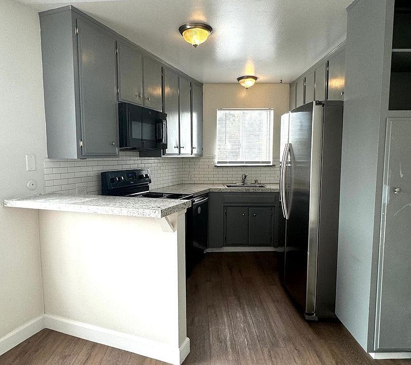 1st image of 803 Calle Puente #C