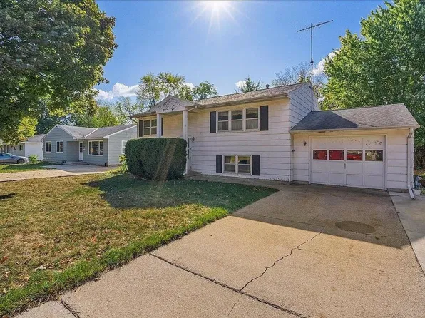 816 W 28th St, Cedar Falls, IA 50613