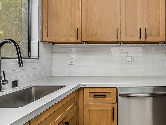 3rd image of 2500 Abbot Kinney Blvd APT 1
