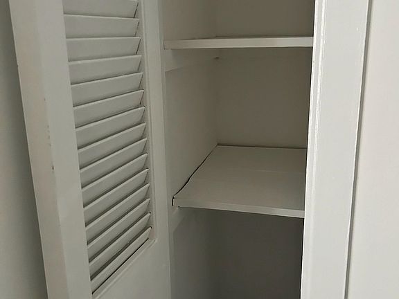 5th image of 344 Pavonia Ave #4