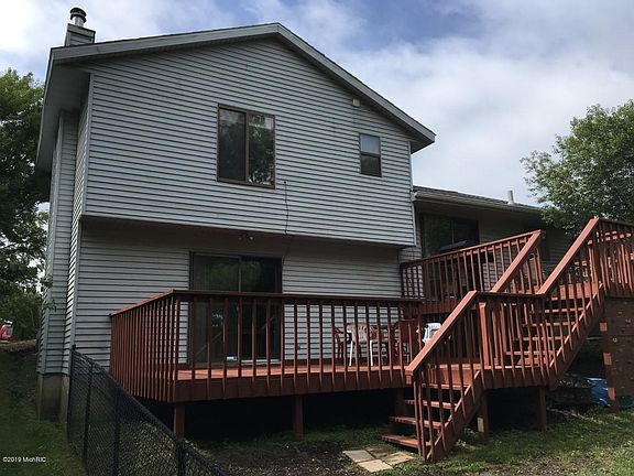 2nd image of 2325 Jamestown Dr SE