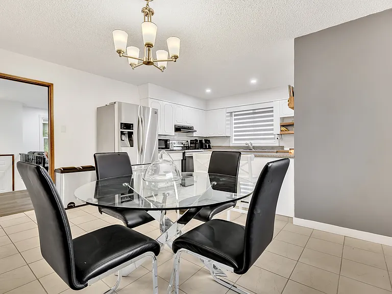 239 Oakview Ave — Photo 5