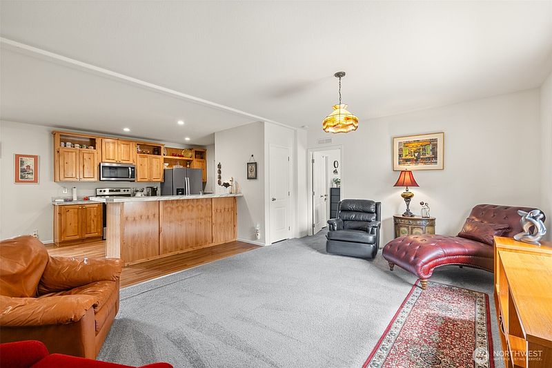 4th image of 52 S Hemlock Lane