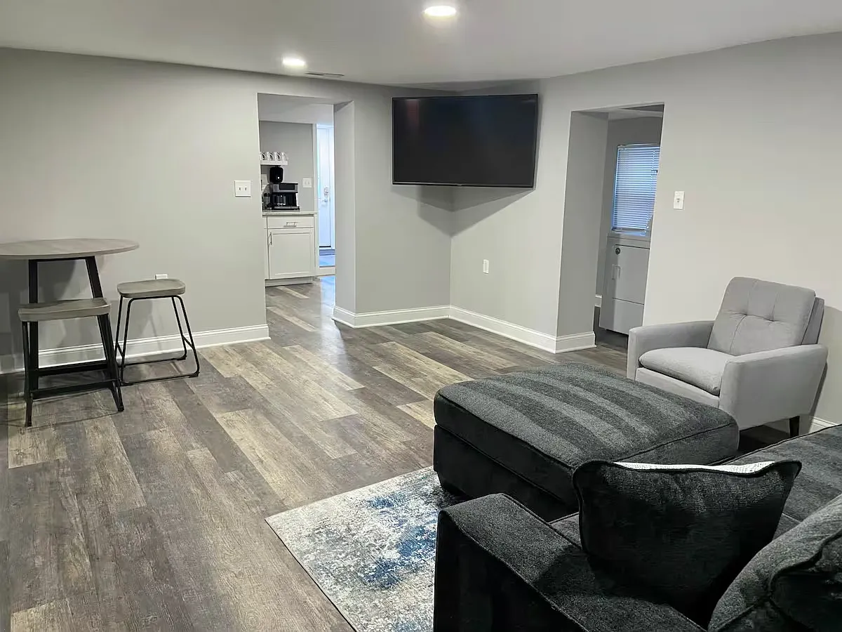 11 bed, 3956 sqft, $48,000 — Photo 4