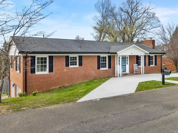 7 Larchmont Dr, Huntington, WV 25705