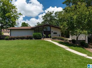 1820 Cedarwood Rd, Vestavia Hills, AL 35216