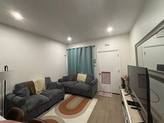 5th image of 9521 1/2 Laurel St #1/2