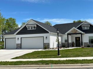 2272 Highlander Dr, Warsaw, IN 46580