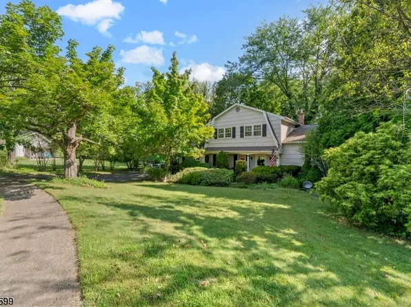 28 Raleigh Ct, Lopatcong Twp., NJ 08865