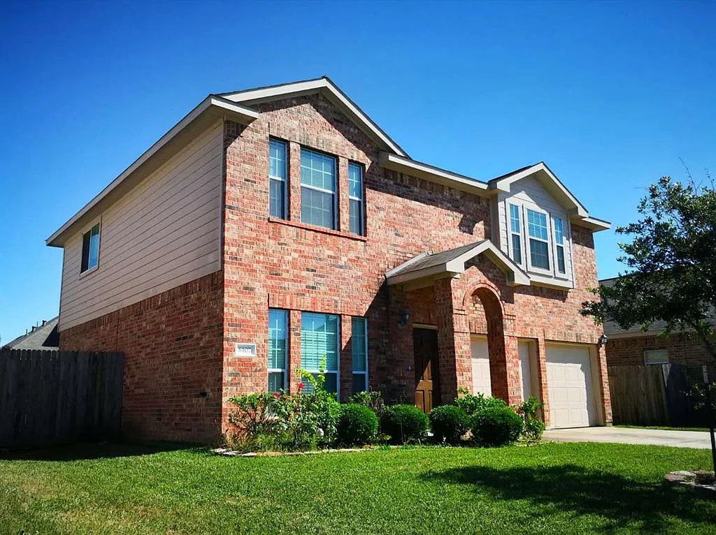 3 bed, 2.5 bath, 2062 sqft, $2,100 — Photo 4
