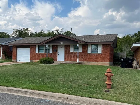 721 SW 3rd St, Moore, OK 73160