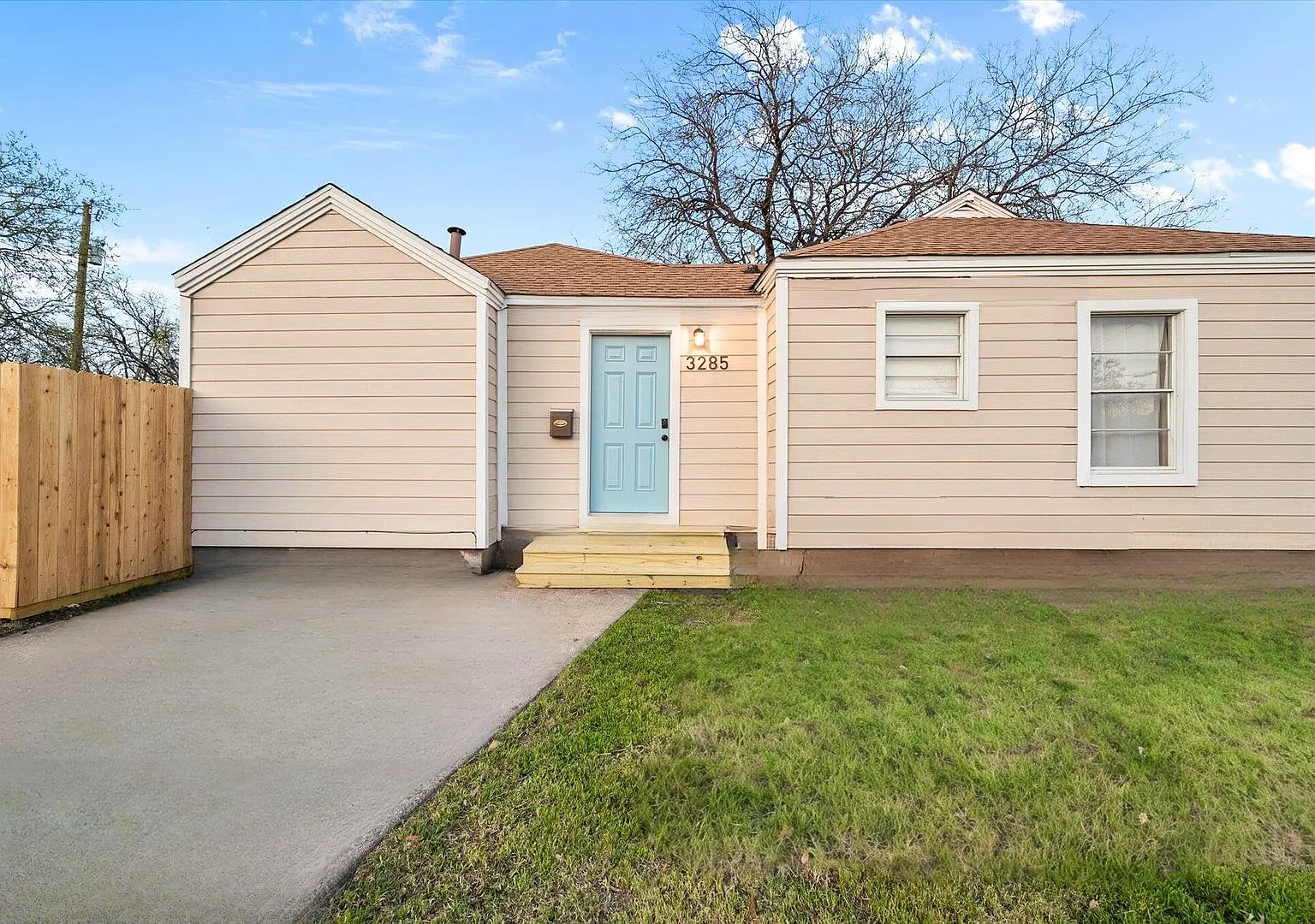 Fully Furnished, Fully Updated, Fully Fort Worth! — Photo 1