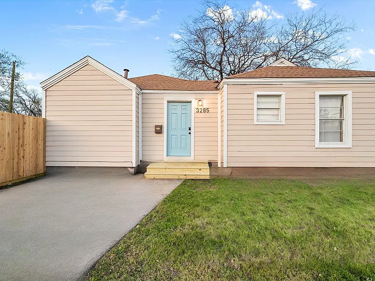 3285 Clover Ln — Photo 1