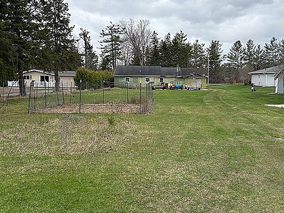 Big backyard, lots of space