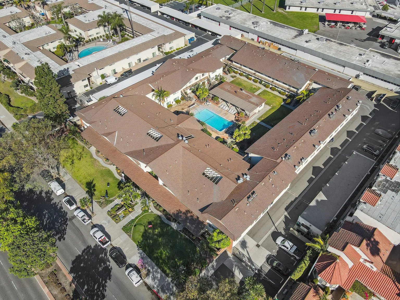Sierra West Apartments — Photo 4