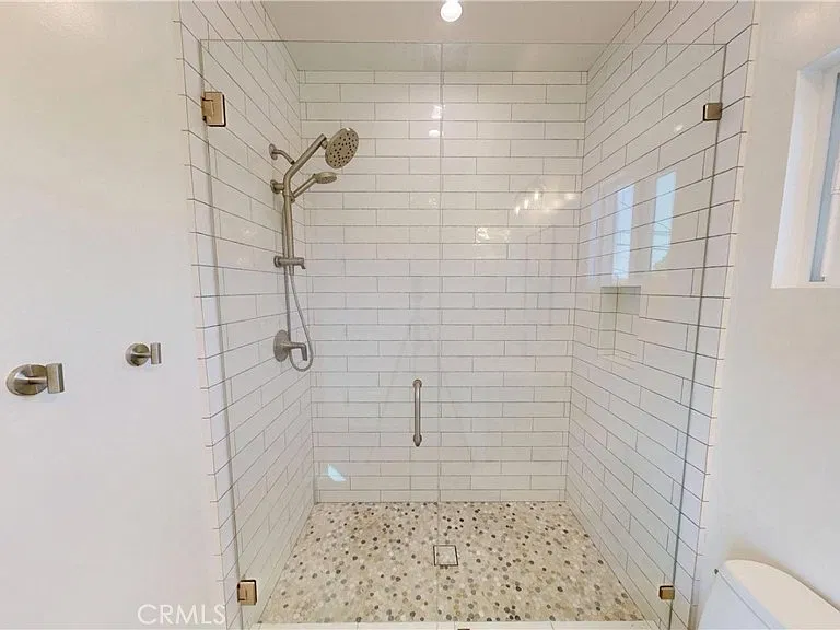 363 Flower St #B — Photo 8