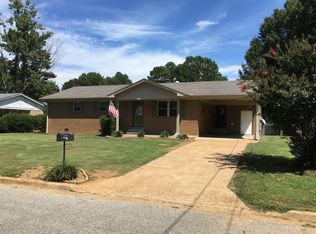 1524 Eastview Dr, Humboldt, TN 38343