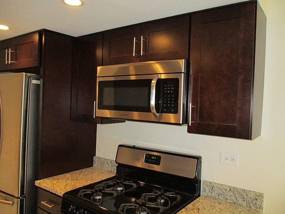 4th image of 1762 N Canterbury Trl #0