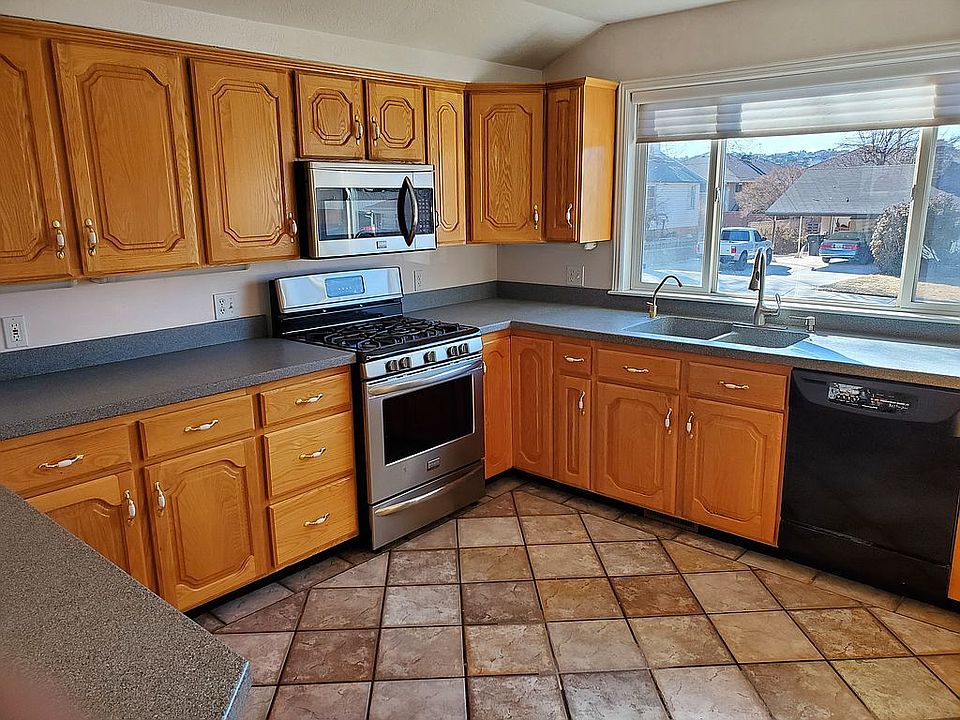 1st image of 307 Dewey Ave