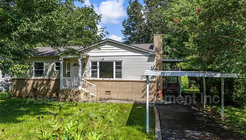 3 bed, 1.0 bath, 900 sqft, $1,795 — Photo 2
