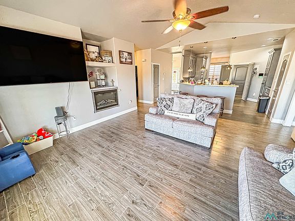 5th image of 1402 W Avenue L