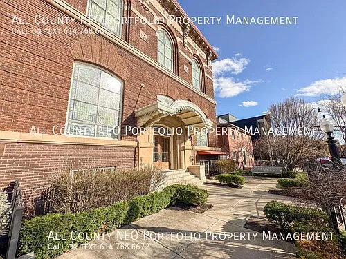 1276 N High St #304 Photo 1