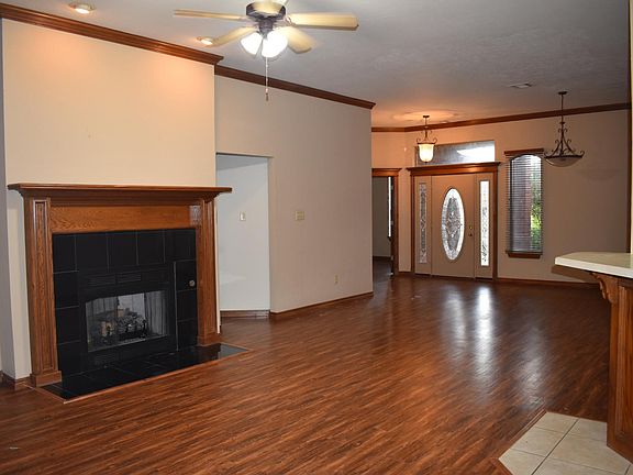 3rd image of 1812 SW Driftwood Dr