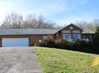 940 Hilltop Ln, Kodak, TN 37764