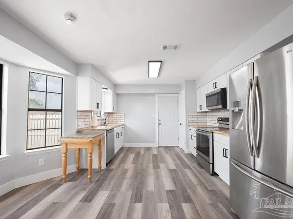 559 E Timberlake Dr, Mary Esther, FL 32569