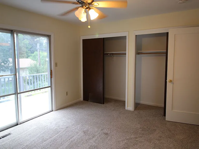 220 Clover Ln — Photo 10