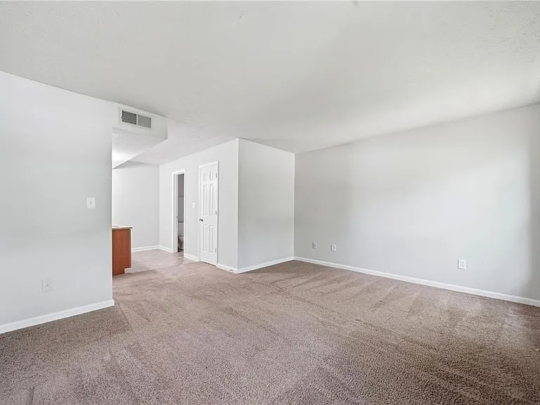 117 Brittany Ct — Photo 18